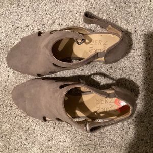 Neutralizer Women's Tan Man Made Suede Sandals Size 9.5
